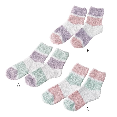 足元に寒さを感じたらさっと履くだけでOK。家での寒さ対策でもお洒落度の高いボーダーです。