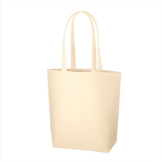 デイリーユースにぴったりのコットントート。ナチュラルなカラーのシンプルデザインなので、企業のロゴなどを名入れすることでおしゃれなオリジナルグッズが簡単に作れます。セミナーやイベントで配布しても、そのまま使用することもできる便利なアイテムです。
