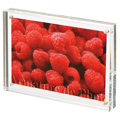 置く場所を選ばないアクリルフォトフレーム。