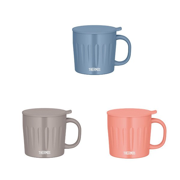 たっぷり飲める大容量、タブ付きで使いやすいフタ付きマグカップ。マグカップには凹凸のあるエンボス形状を採用、飲み口は口当たりの良い丸口設計です。魔法瓶構造で美味しい飲み頃温度を長くキープ。フタを使用することでさらに美味しさ長持ちです。