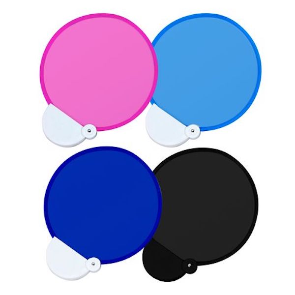 大人気のフォールディングファンの盤面カラータイプが登場!パッと広がり、小さくたためる、そして使い捨てないエコな「うちわ」です。とってもコンパクトで小さめバッグの中でも荷物になりません。これからのスポーツ観戦や熱中症対策に、一つ持ち歩きたいアイテムです。たくさんのノベルティを配布して販促品として使用したい企業様、コストを抑えてかさばらないノベルティを探している担当者様に人気です。