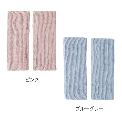 リブがお洒落な2WAYマルチウォーマー。肌が触れる裏生地には滑らかなシルクを配合。手首と足首、使い分け自在な話題の2WAY仕様です。