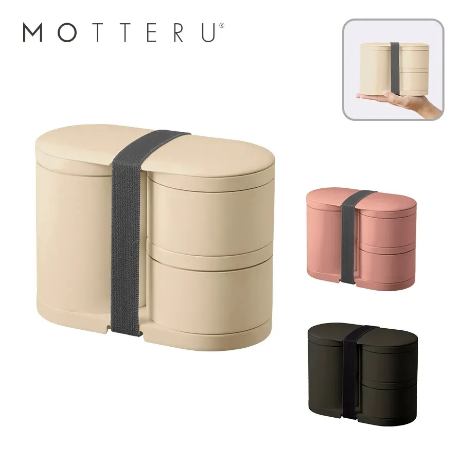 保冷保温機能付きの3色展開のサーモお弁当箱。可愛らしい手のひらサイズのお弁当箱ながら、ご飯の容器は300g(お茶碗1.5杯相当)と男性でも十分な容量になっています。組み合わせ次第で一段弁当にも二段弁当にもなるので、使用シーンに応じてコンパクトに持ち運ぶことができ、毎日のお弁当バリエーションも広がります。電子レンジ対応なので温めて食べることも可能です。