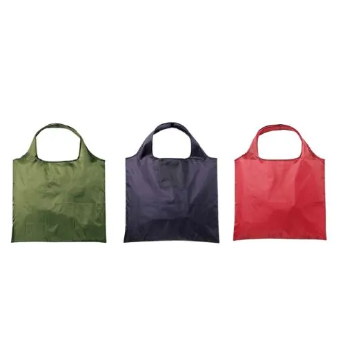 抗菌加工を施した衛生的なエコバッグで、使わないときにはポケット部分に小さく畳んで収納できます。普段のバッグに入れて携帯しておけば、買い物や荷物が増えたときにさっと広げて使えます。大きなサイズなので収納力はたっぷり!肩掛けできるので持ち運びも楽々です。