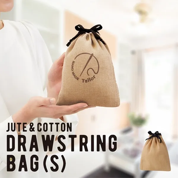 コスメや洋菓子のセットに。渡しやすくお客様が受け取りやすい手頃なサイズ感のバッグ類は、幅広いジャンルのイベントやセミナーでのノベルティに使えます。おしゃれなデザイン性はもちろん、利便性の高いものほど販促品としての効果も期待大。