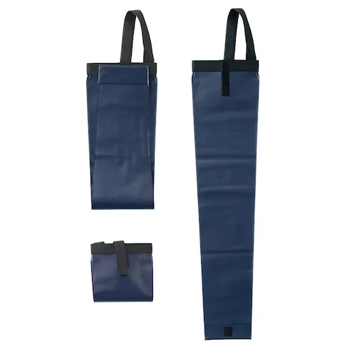 座席のヘッドレストにセットできる車載用傘カバー。これで雨の日の車内も濡れずに済む便利アイテムです。コンパクトサイズなので、ポスティングにもオススメ。