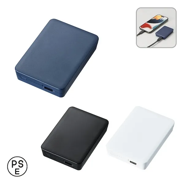 フルカラーで全面印刷できる！人気のモバイルチャージャー。端まで印刷が可能なため、オリジナル性が高く販促効果の高いグッズを製作いただけます。ベーシックなブラック、ホワイトに加え、企業カラーとしても人気のネイビーも展開しており、物販品やノベルティはもちろん、企業の周年記念品などにもおすすめです。